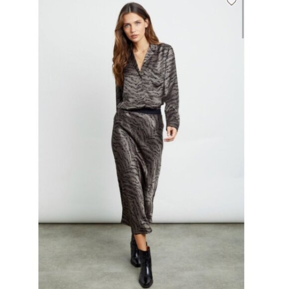 NWT Rails Rebel Shirt Olive Spotted Tiger Stripe - Picture 2 of 6